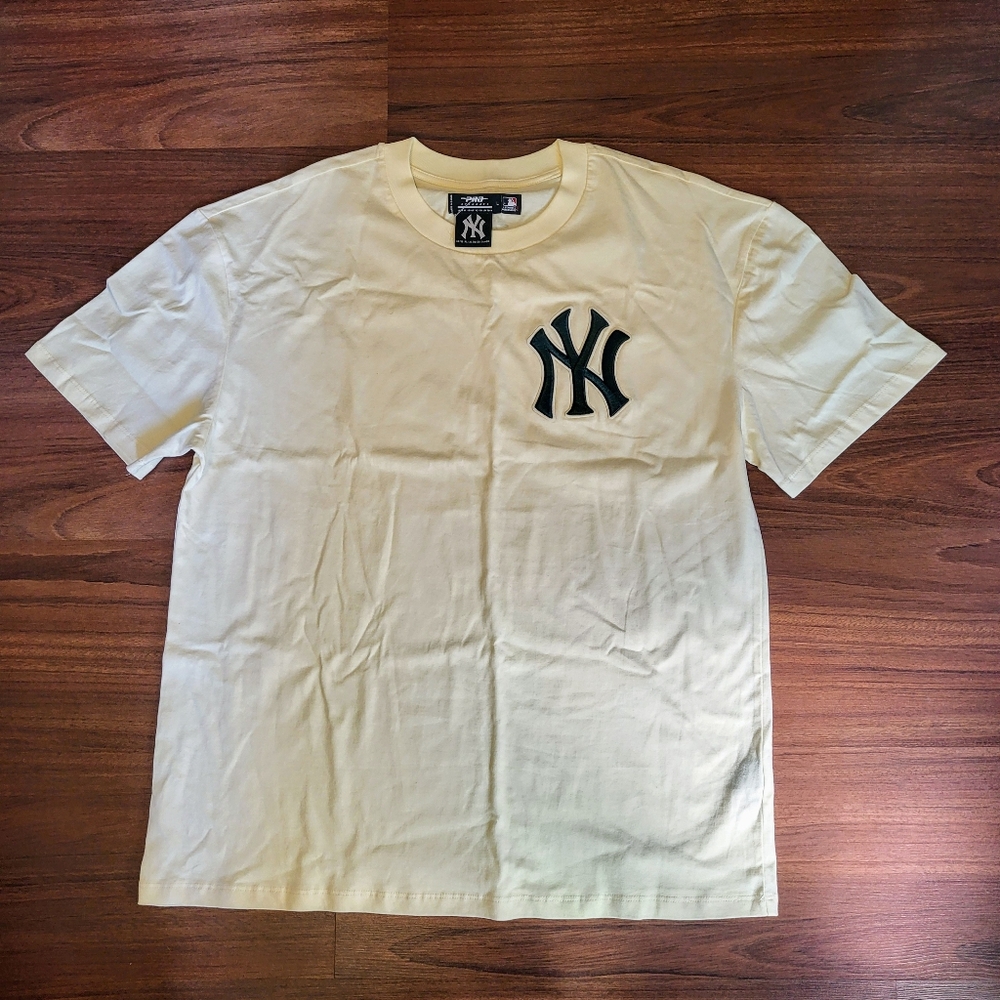 NWOT Pro Standard New York Yankees MLB Essential Logo Tee Size Large